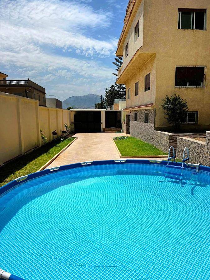 Villa pour 15 personnes, avec jardin ainsi que vue et balcon