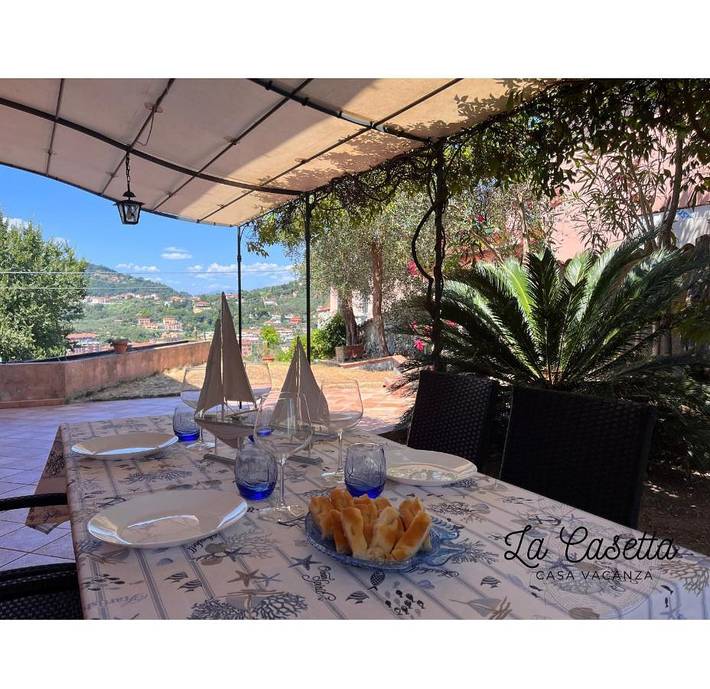 Ferienwohnung für 4 Personen, mit Ausblick und Balkon sowie Garten, kinderfreundlich in Lerici