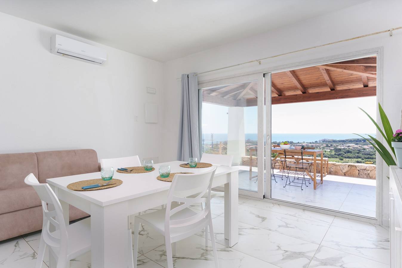 Villa 'Del Cardo con Piscina' con Vista Mare, Wi-Fi e Aria Condizionata in Porto Ottiolu, Budoni