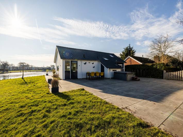 Ferienhaus für 8 Personen, mit Terrasse und Sauna sowie Garten, mit Haustier