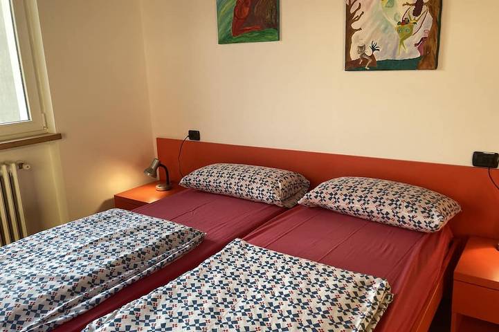 Ganze Wohnung, Perfect for 2 adults, with a lake view just a short walk from downtown in Malcesine, Gardasee-Berge