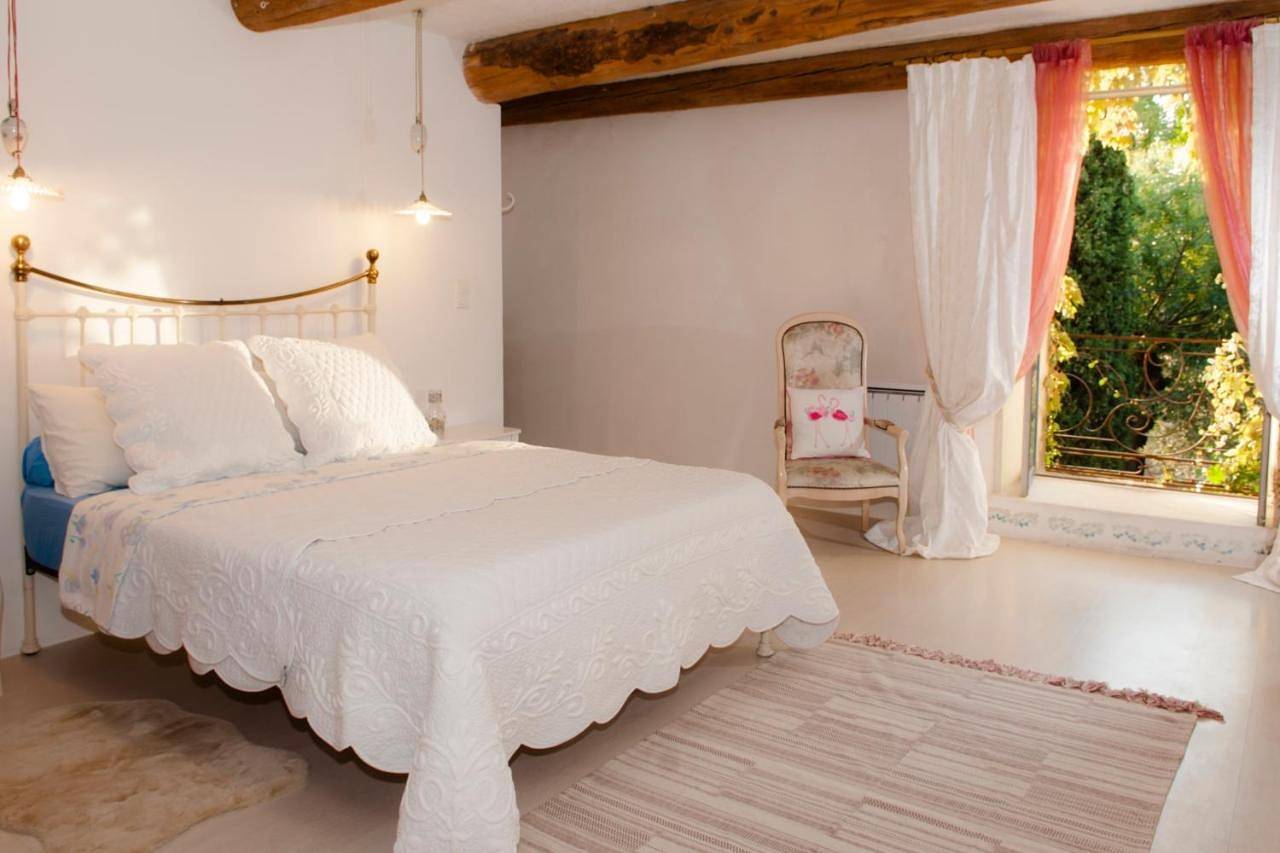 King Room with Balcony in Saint-Hilaire-d'Ozilhan, Région de Nîmes