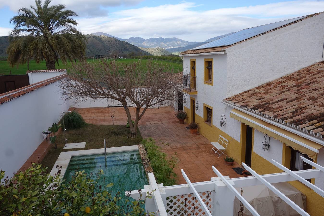 Casa Cerralba - A Authentic and Elegant andalusien place with natural pool and barbecue in Cerralba, Pizarra