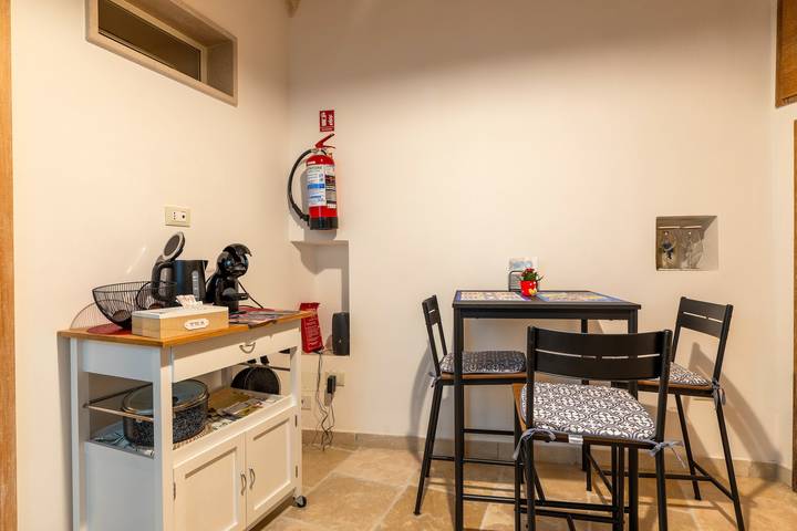 Entire holiday apartment, Tiny Home 'Piccola Pietra' with Wi-Fi in Martina Franca, Taranto Province