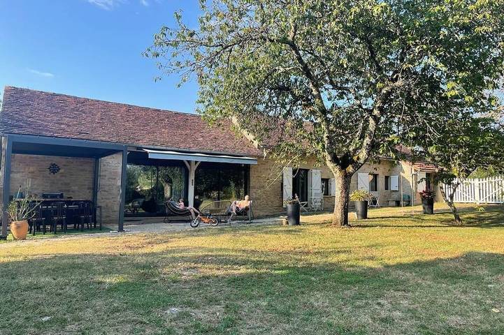 Location de vacances pour 8 personnes, avec sauna et jardin à Laramière