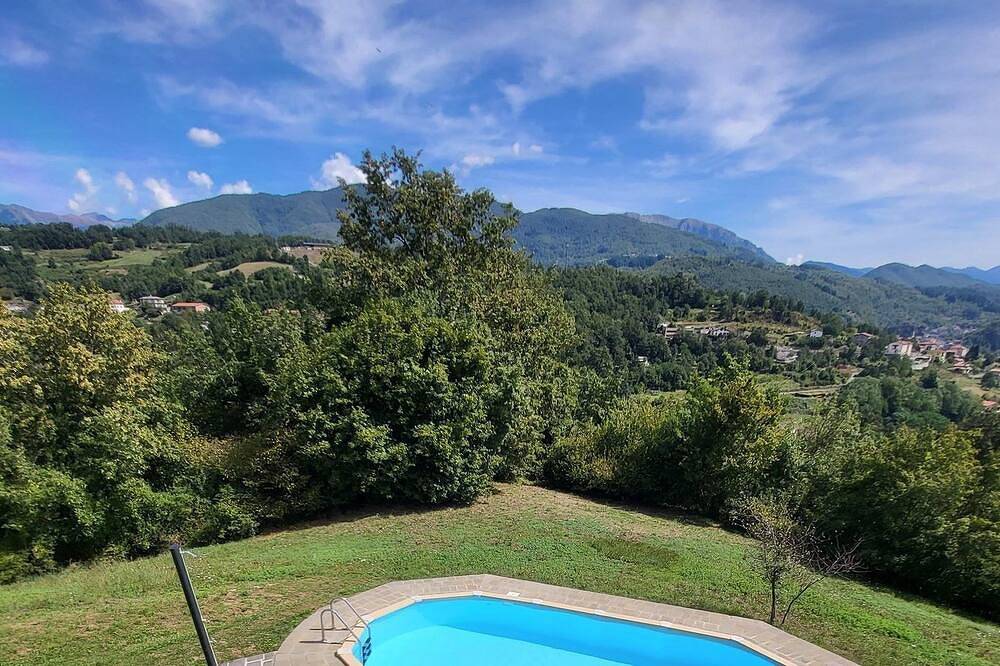 Cottage,privater Pool, schöner Blick auf die Berge, Wifi, zu Fuß zum Restaurant in Piazza al Serchio, Garfagnana