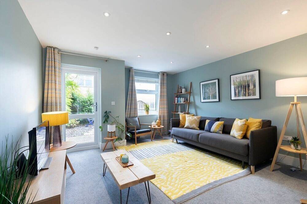Modern-Ferienhaus-Eigenes Badezimmer-Strassenblick in Cheltenham, Gloucestershire
