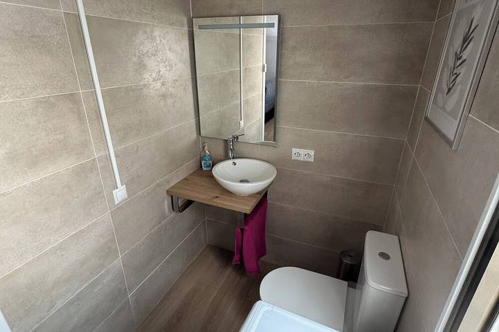 Apartamento entero, Loft exterior para familia con gran terraza in Tarrasa, Interior de Barcelona