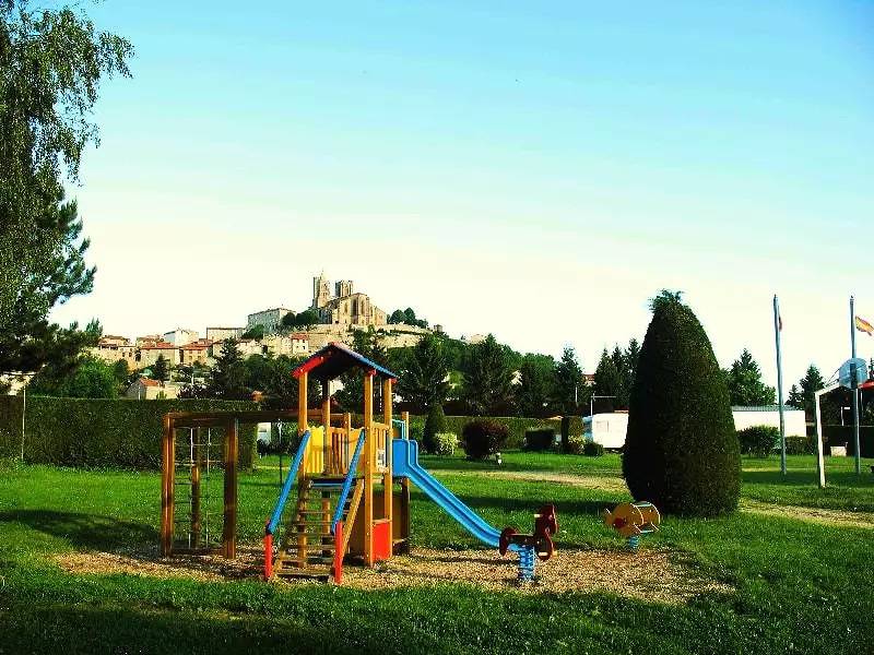 Vintage Mobilhome Cottage Continental 2 bedrooms covered terrace 4 Personen in Saint-Bonnet-le-Château, Montbrison