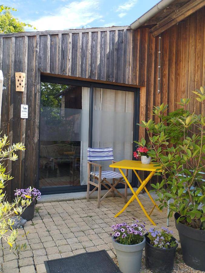Location de vacances pour 2 personnes, avec terrasse dans Chateau De Breze