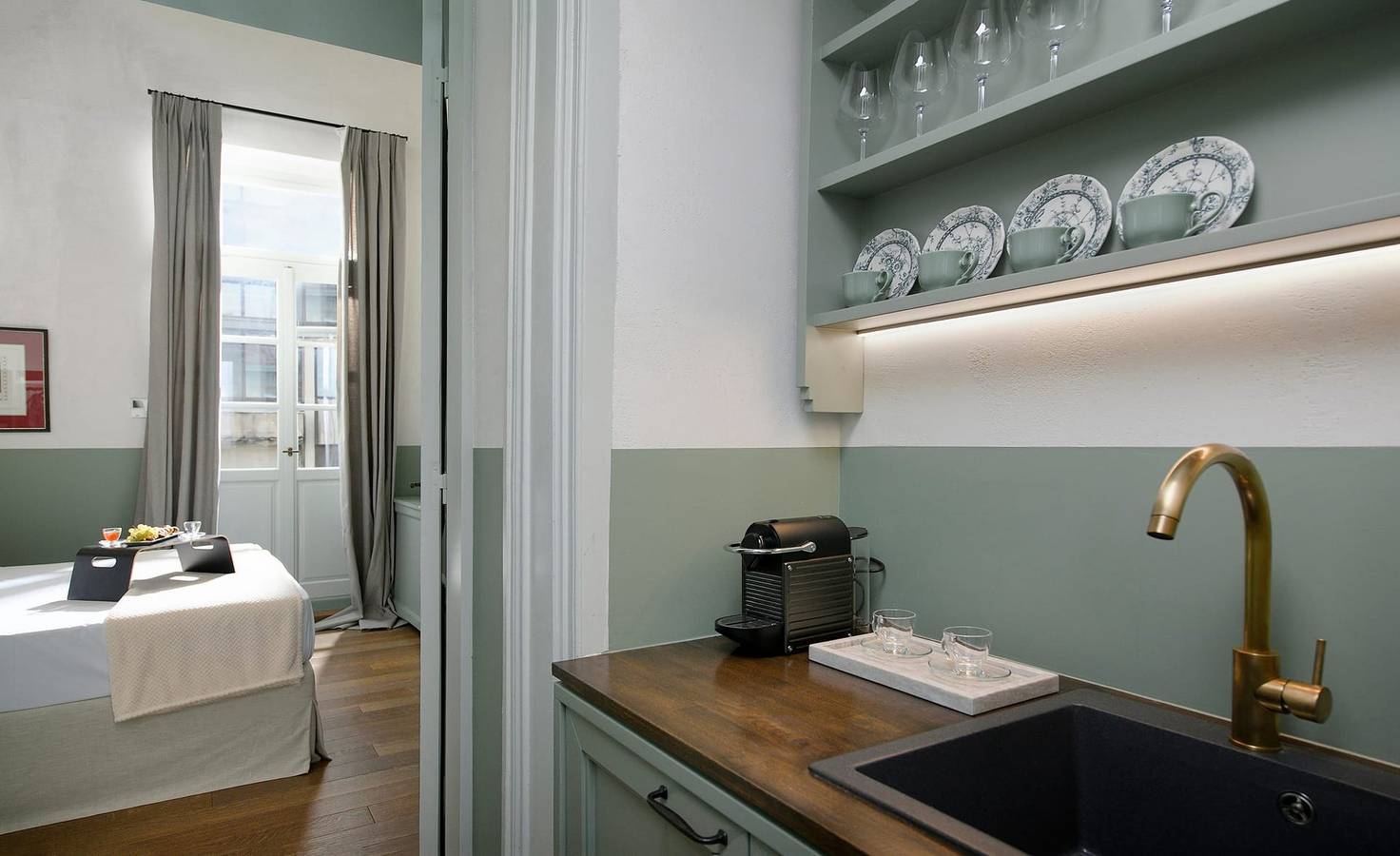 Beautiful Athens Apartment | 1 Bedroom | Apartment Gildarts | Furnished Balcony Overlooking the City | Athinaidos in Zentral-Athen, Athen