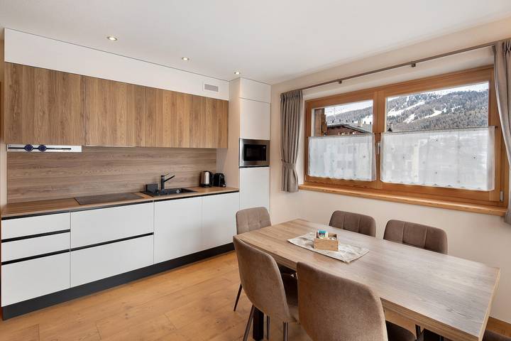 Chalet 'Arnica' with Mountain View, Balcony and Wi-Fi in Livigno, Valtellina