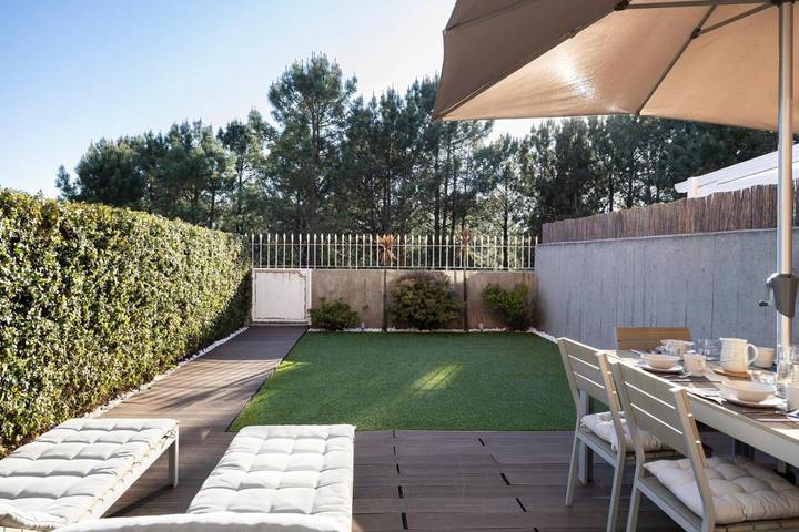 Location de vacances pour 6 personnes, avec vue et jardin, adapté aux familles dans Darque - 4