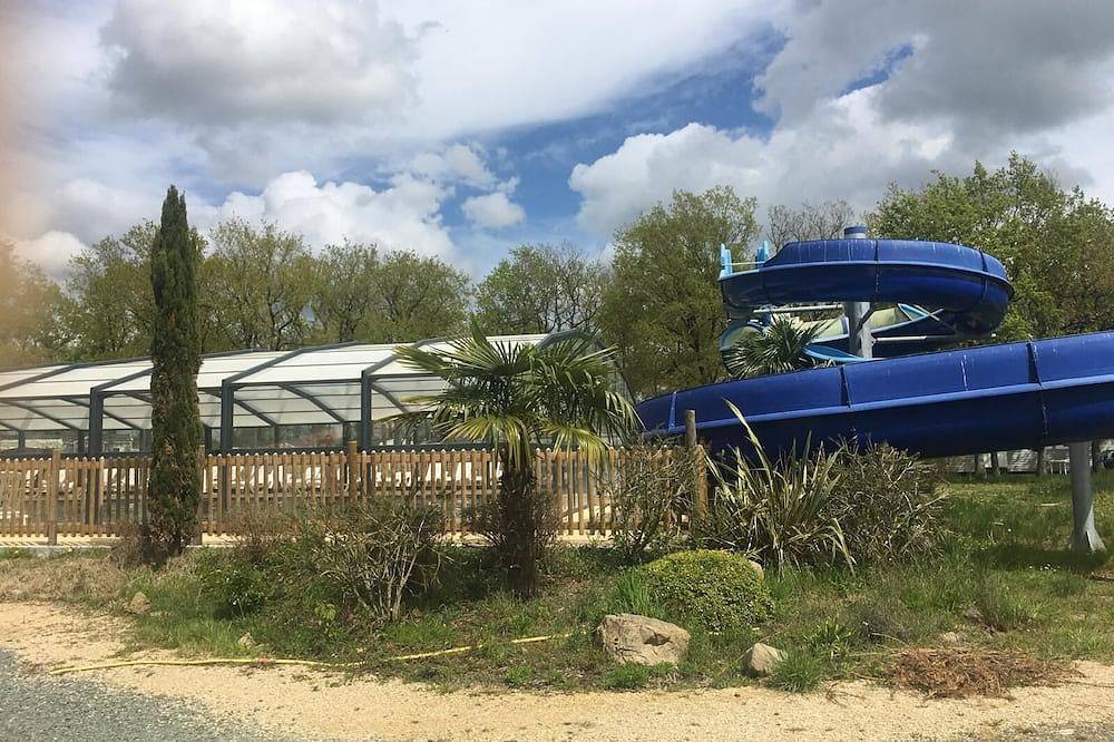 Ganze Wohnung, F021-Wohnwagen-Familie-Eigenes Badezimmer-Terrasse in La Boissière-de-Montaigu, Loire-Tal