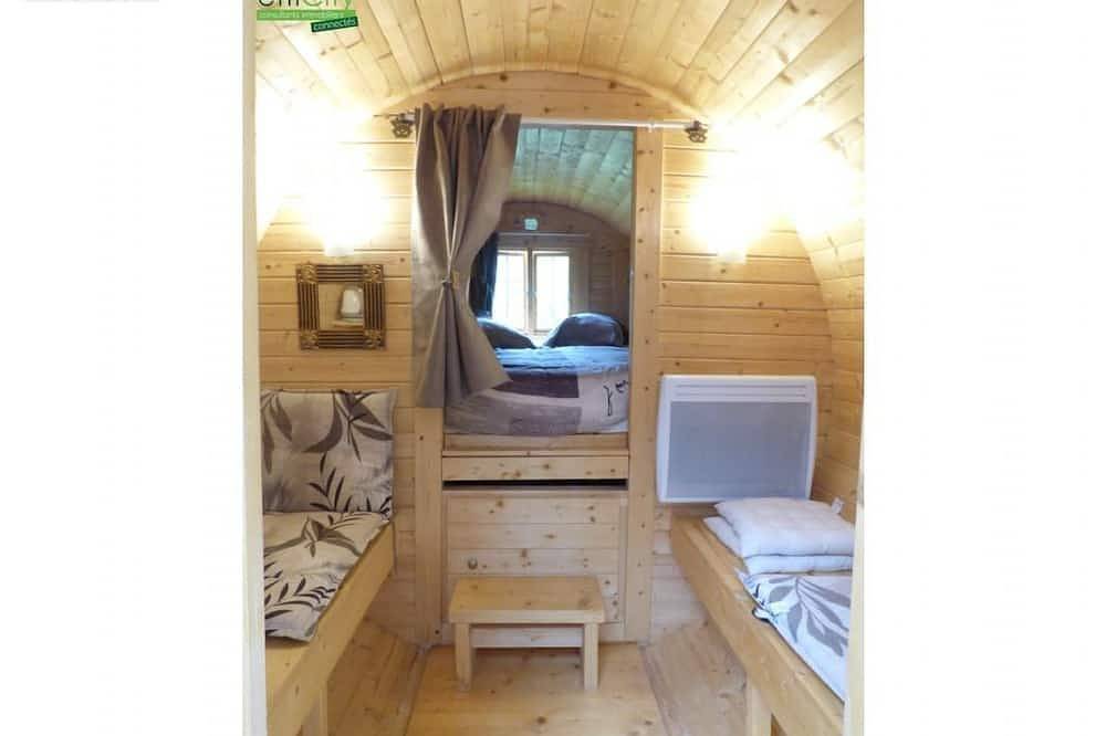 Unusual accommodation: Barrel with bathroom, terrace and private Nordic bath in Monclar-de-Quercy, Tarn y Garona