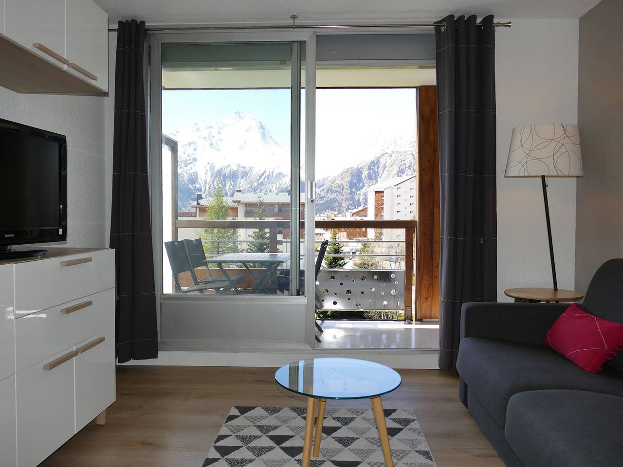 Entire studio, Renovated studio 4 pers with south balcony Les 2 Alpes in Mont-de-Lans, Les Deux Alpes