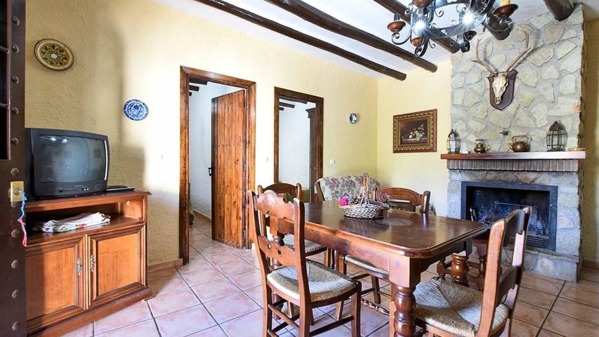 Chalet para 7 personas, con jardín y piscina, Se admiten mascotas en Loja - 4