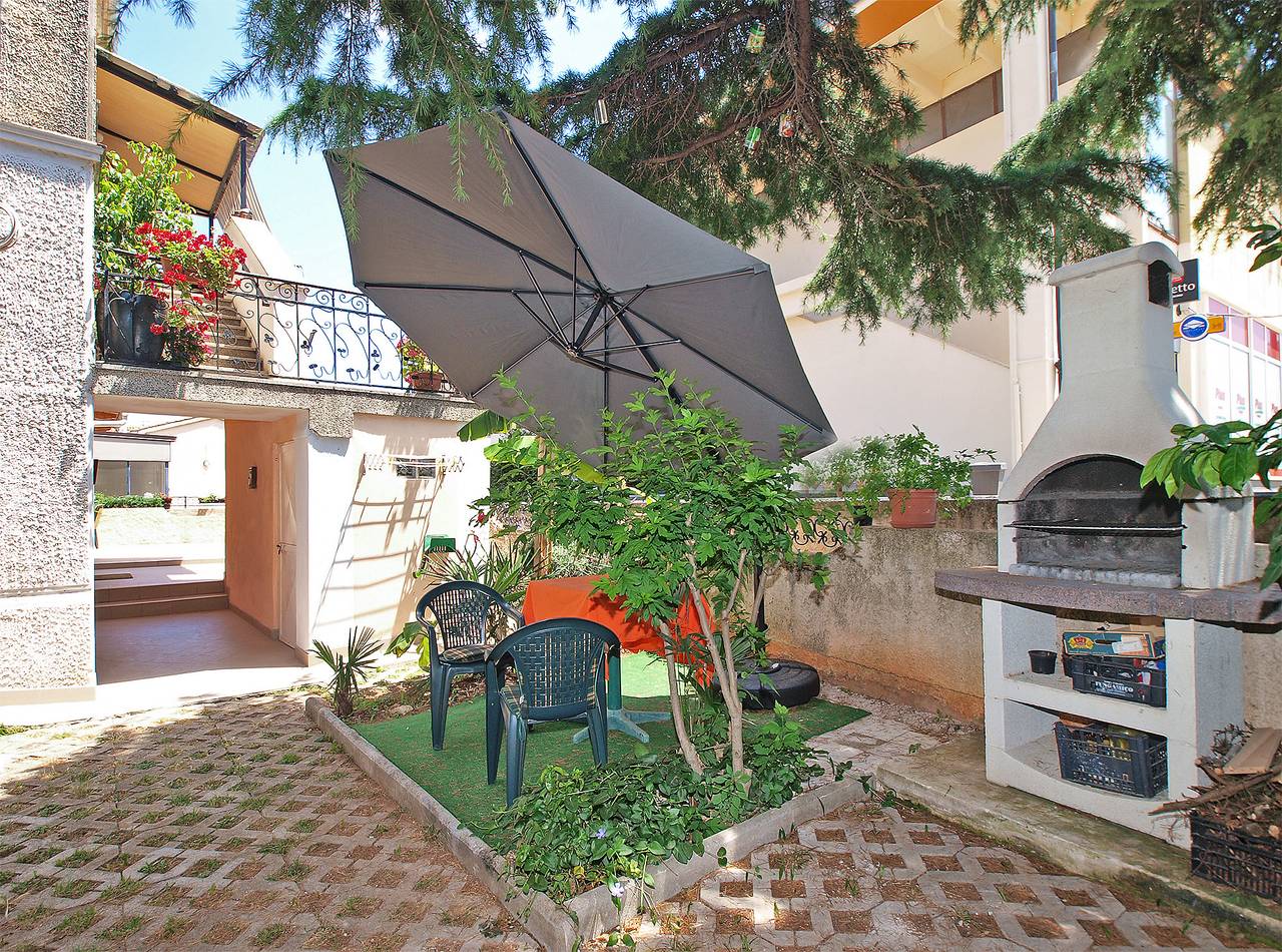 Apartamento entero, Apartamento de vacaciones para 2 personas con terraza in Fazana, Costa sur de Istria