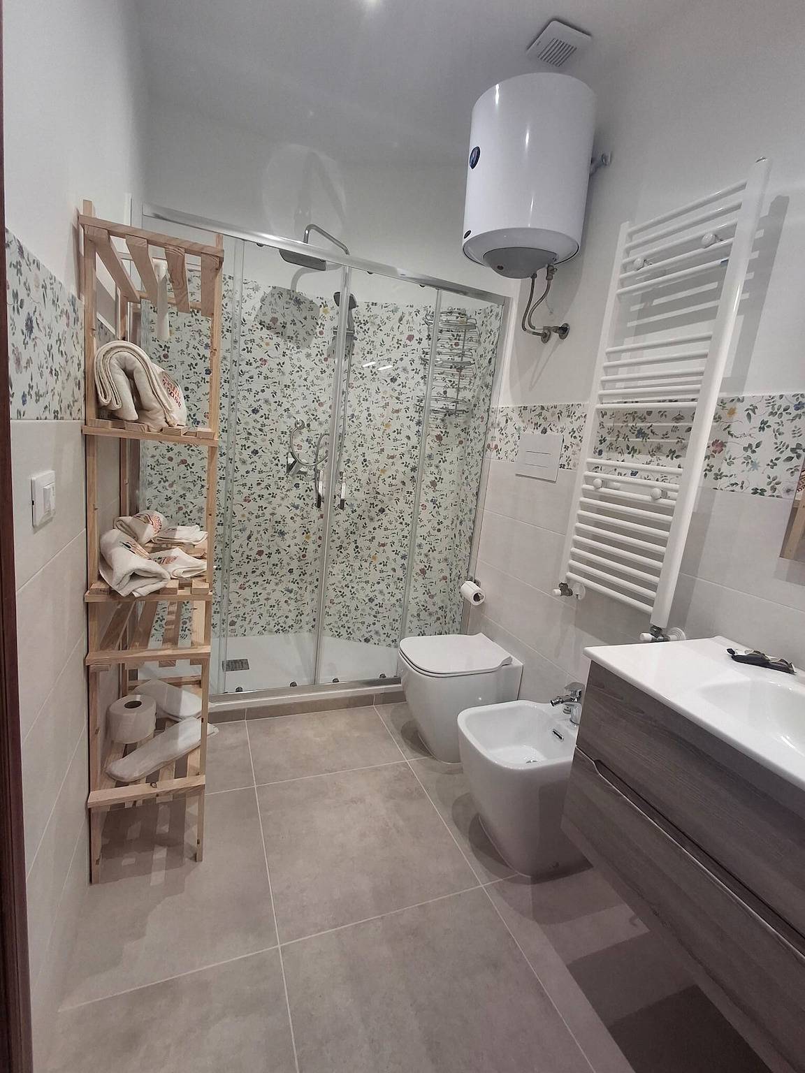 Bed and Breakfast 'Sentiti A Casa' with Wi-Fi and Air Conditioning in Bronte, Mount Etna