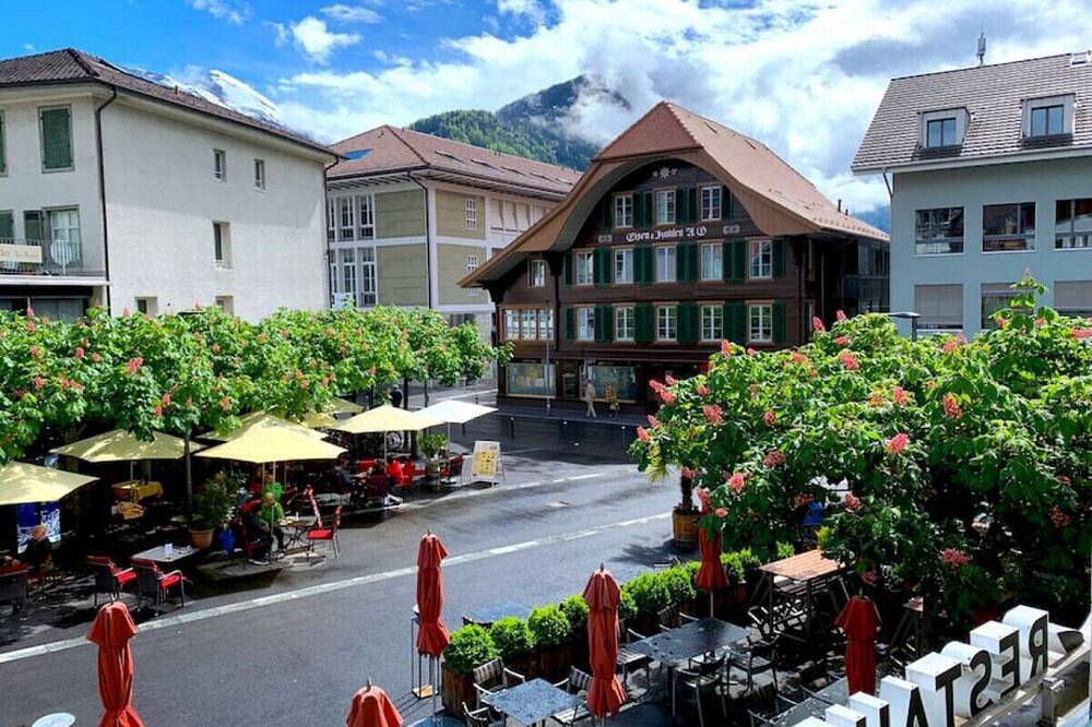 Entire apartment, Swisshut Modern 10min Interlaken West Station - Apart Markt in Interlaken, Lake Thun