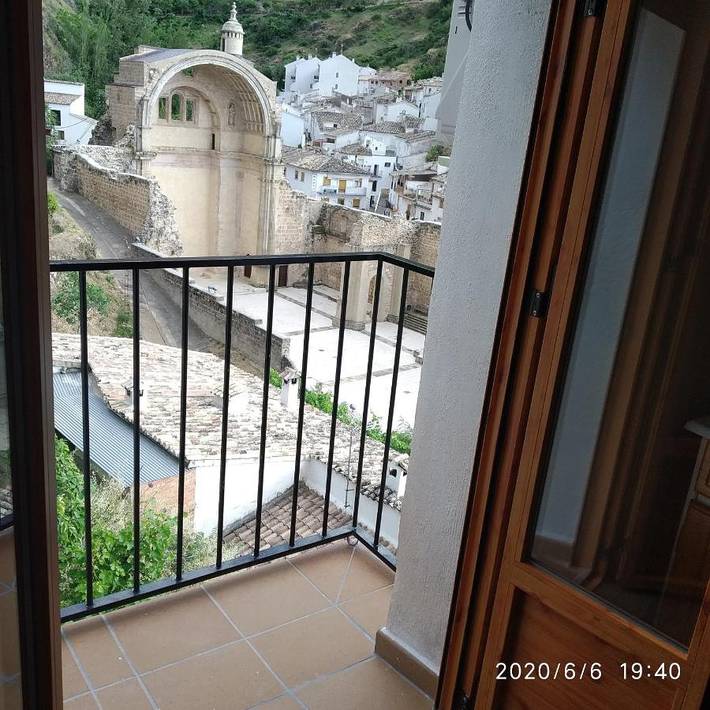 Casa para 4 personas, con balcón además de piscina y jacuzzi en Cazorla