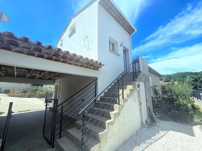 Appartement de vacances pour 4 personnes, avec vue ainsi que piscine et jardin