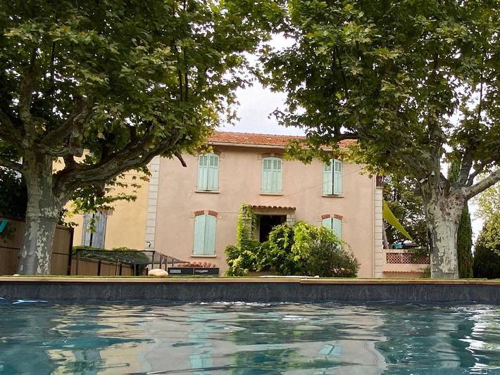 Gîte pour 9 personnes, avec Terrasse et Jardin ainsi que Piscine et Vue dans Les Milles