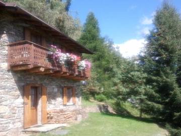 Maison de campagne pour 9 personnes, avec jardin et vue, animaux acceptés à Teglio
