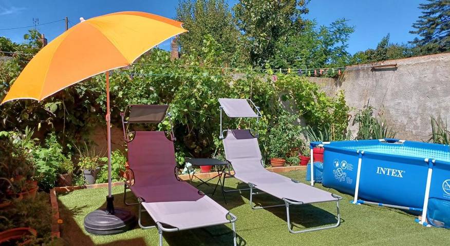 Location de vacances pour 2 personnes, avec piscine et jardin à Château-Renault