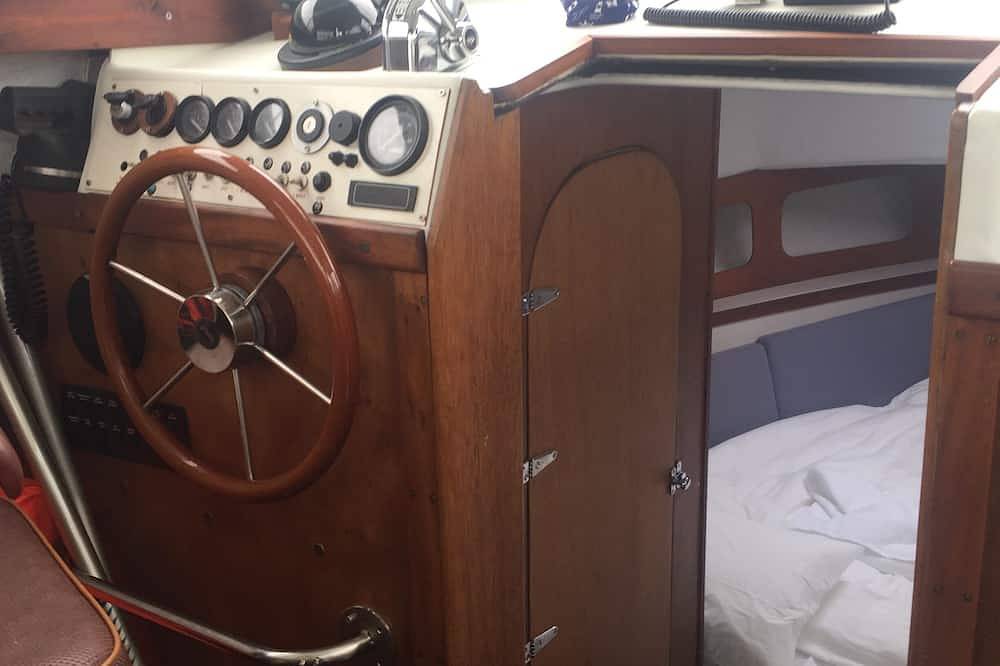 Fishing ist ein englisches Boot aus den 80ern. in Canidelo, Porto Distrikt
