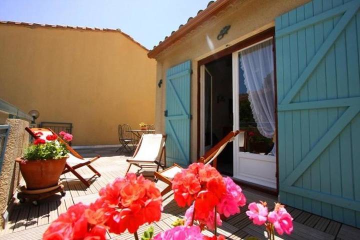 Location de vacances pour 6 personnes, avec terrasse et vue à Fraissé-des-Corbières