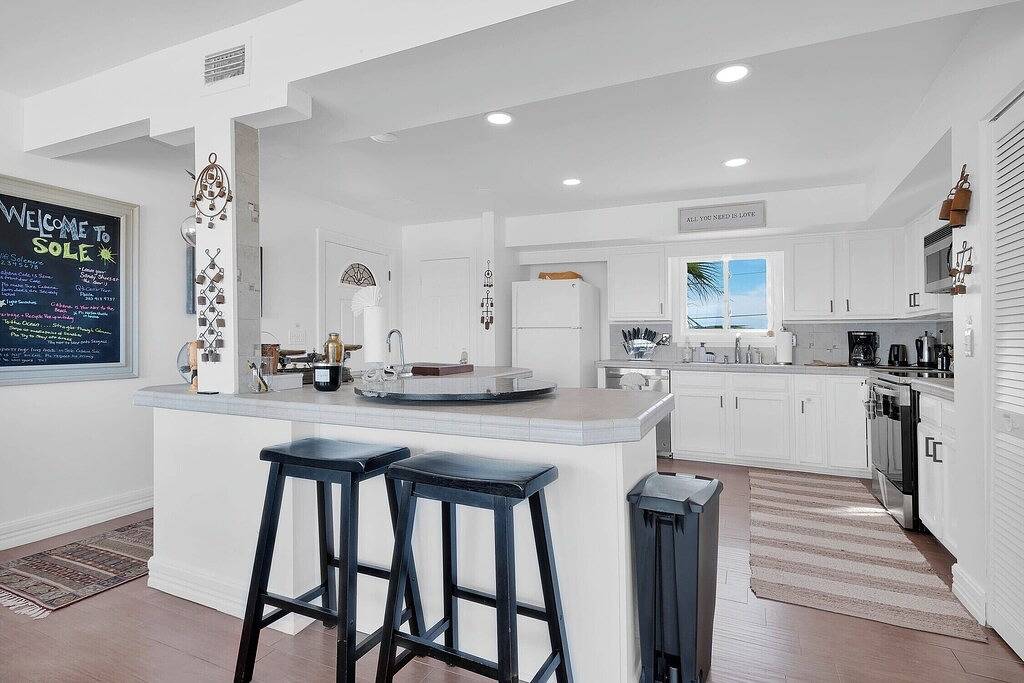 Amazing Direct Oceanfront Florida 3 Bdr sleeps 8 close to night of lights in Vilano Beach, St. Johns County