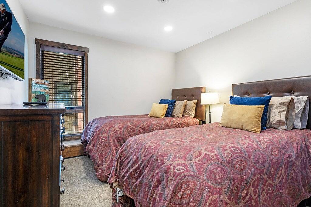 Ganze Wohnung, Heart of Lionshead + Free Parking - Rooftop Hot Tub - Renovated Condo in Vail Ski Resort, Vail