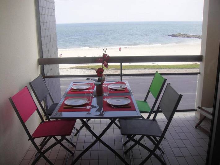 Gîte pour 3 personnes, avec balcon et vue dans Plage Du Porigo