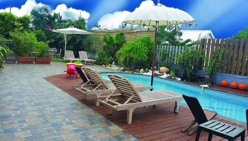 Appartement de vacances pour 4 personnes, avec piscine ainsi que jardin et terrasse