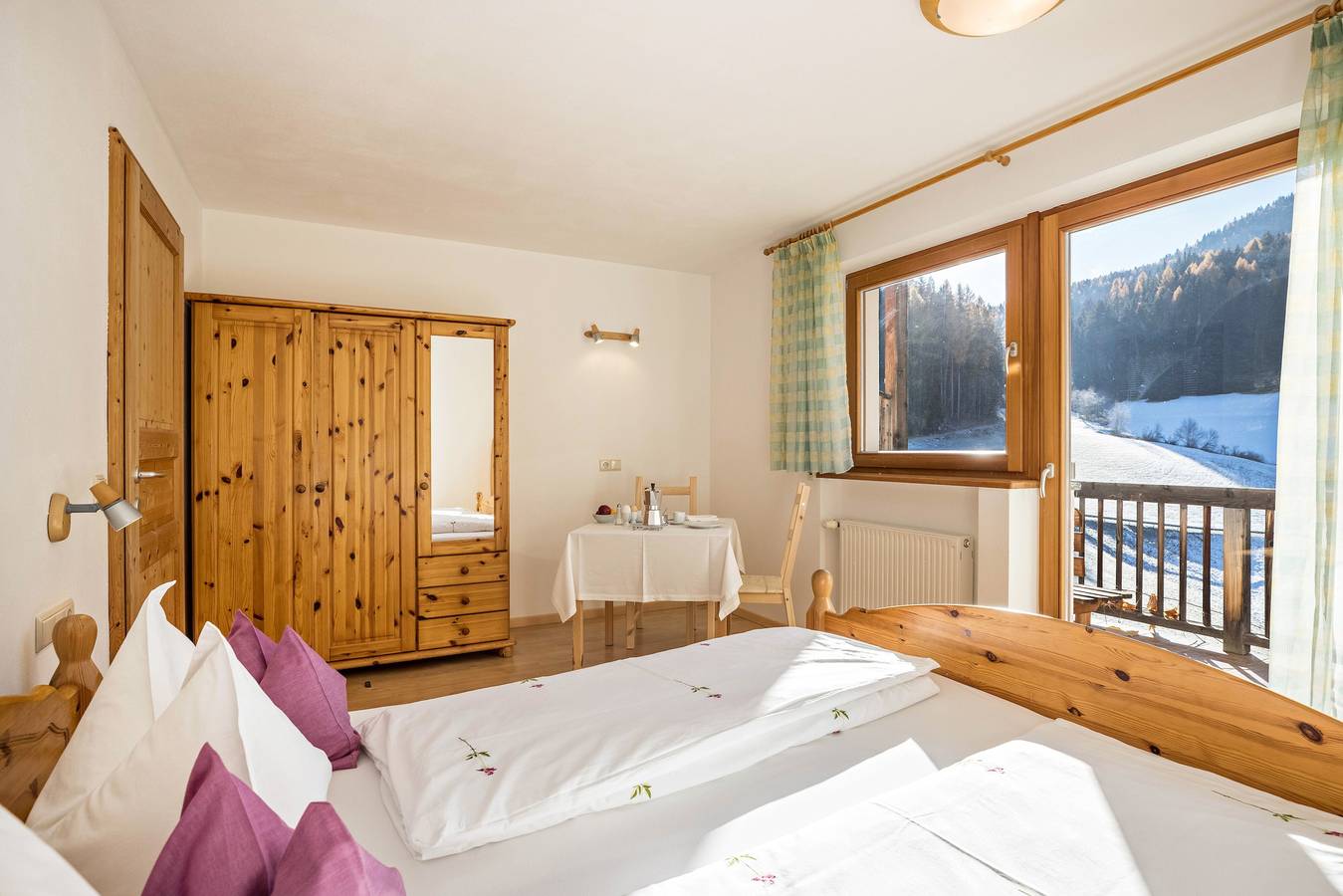 Ganze Wohnung, Bnb Lettnerhof – Familysuite 5. Mitten im Grünen, Südbalkon, Bergblick, Wlan. in Welsberg-Taisten, Östliche Dolomiten