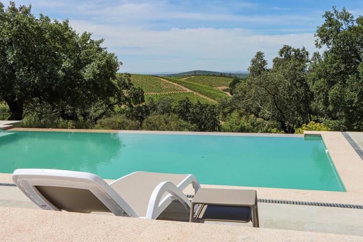 Casa rural para 6 personas, con jardín además de piscina y vistas en Portalegre