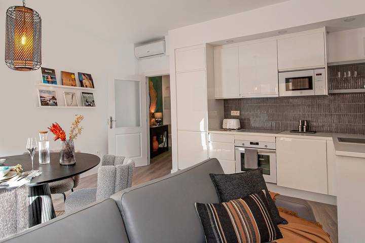 Apartamento inteiro, Apartamento de luxo 'The One' com varanda, Wi-Fi e ar condicionado in Malaga Centro, Malaga