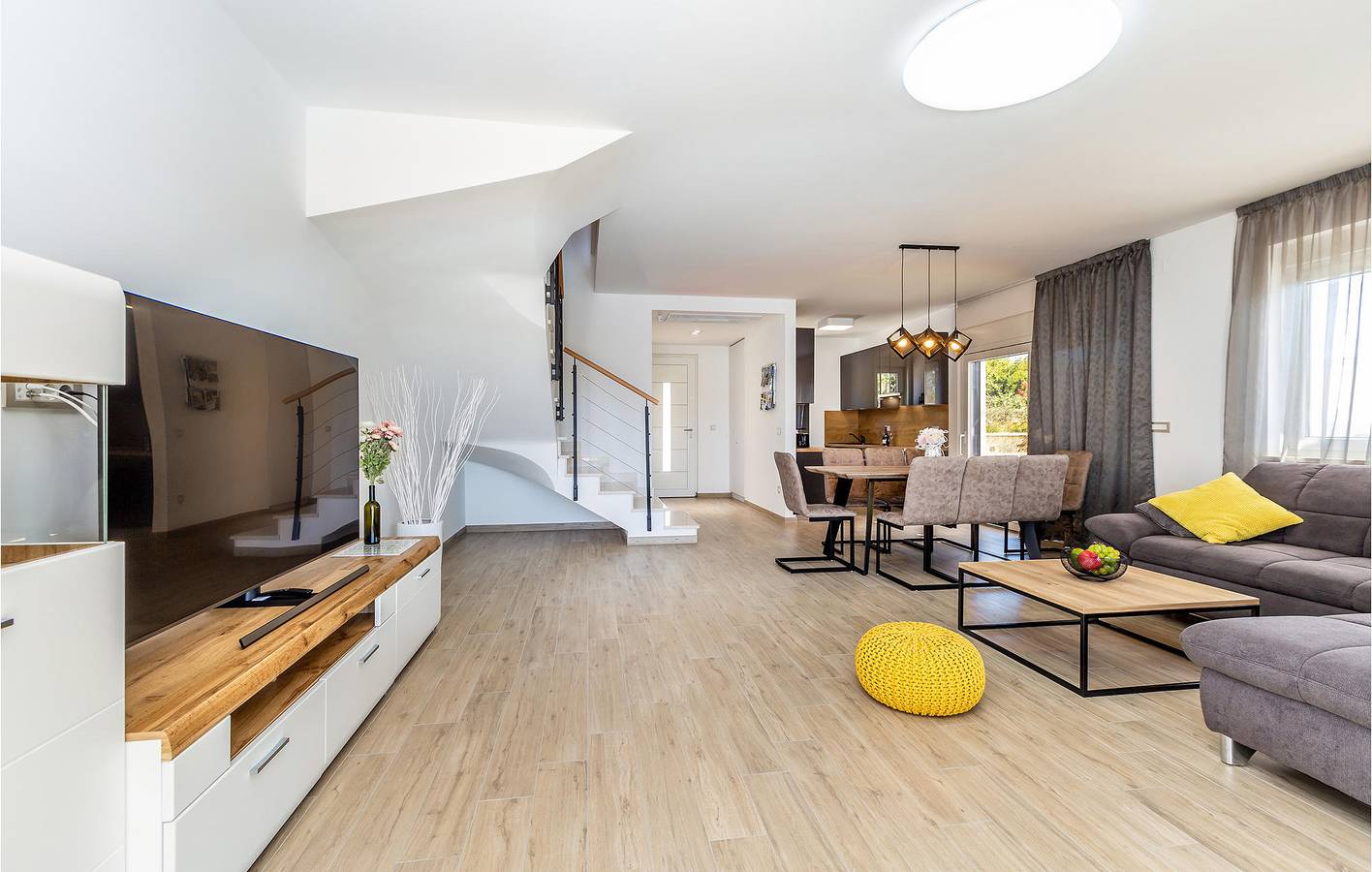 Geräumig, 2 km von der Küste entfernt: WLAN, Klimaanlage, Terrasse und Parkplatz in Linardici, Krk