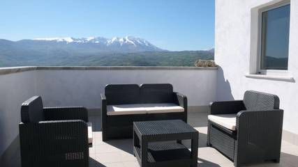 Location de vacances pour 10 personnes, avec jardin à San Valentino in Abruzzo Citeriore