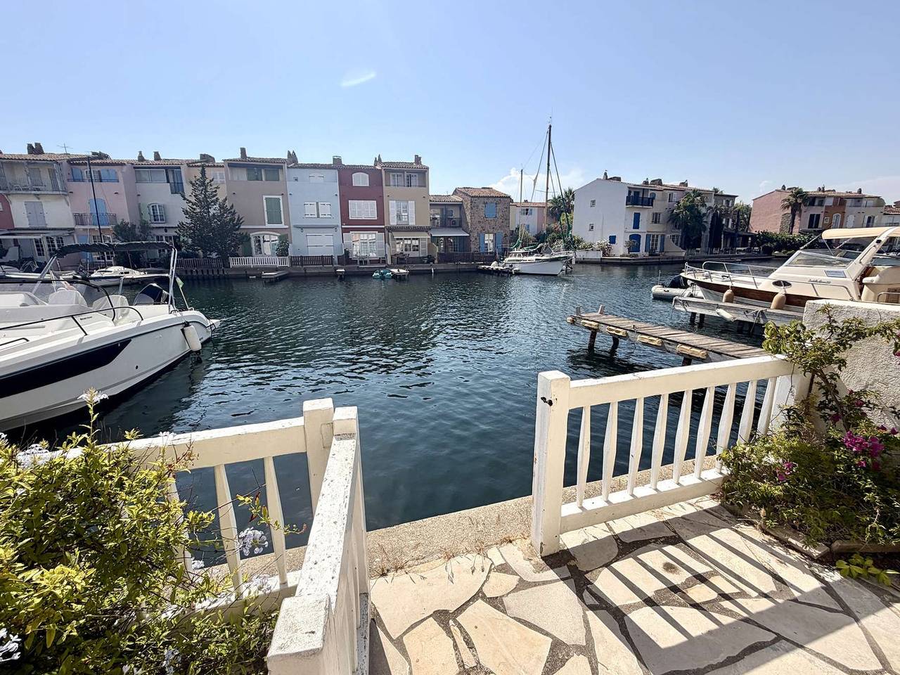 Maison avec clim et Wi-Fi, amarrage privé proche plage in Port Grimaud, Grimaud
