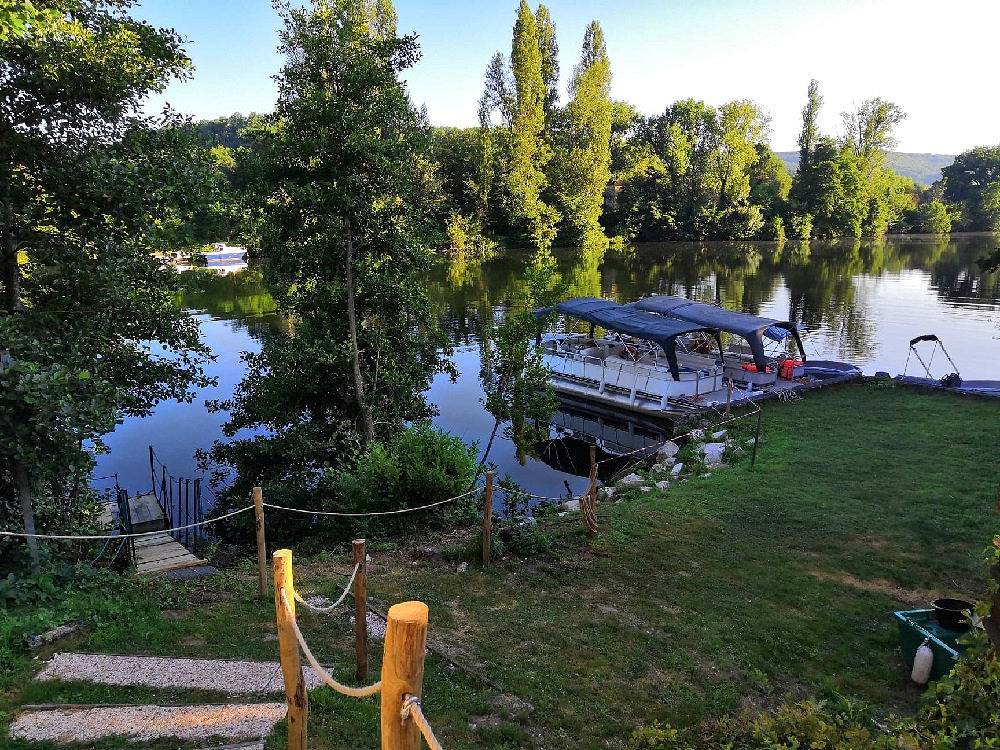 Gite de Pêche "Le Passage" au bord du Lot pour amateurs de pêche. in Penne-d'Agenais, Région de Villeneuve-sur-Lot