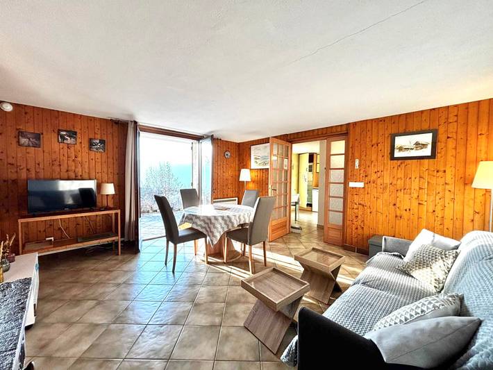Entire apartment, Cozy apartment with terrace and parking in Annecy in Veyrier-du-Lac, Annecy region