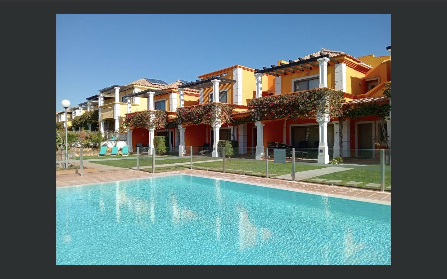 Ferienhaus 'Anis Lux Tavira Residence 5Q' mit Gemeinschaftspool, Wlan & Klimaanlage in Freguesia da Luz de Tavira, Parque Natural da Ria Formosa