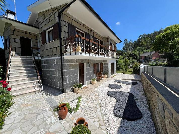 Location de vacances pour 6 personnes, avec vue ainsi que jardin et balcon dans Vila Verde - 2