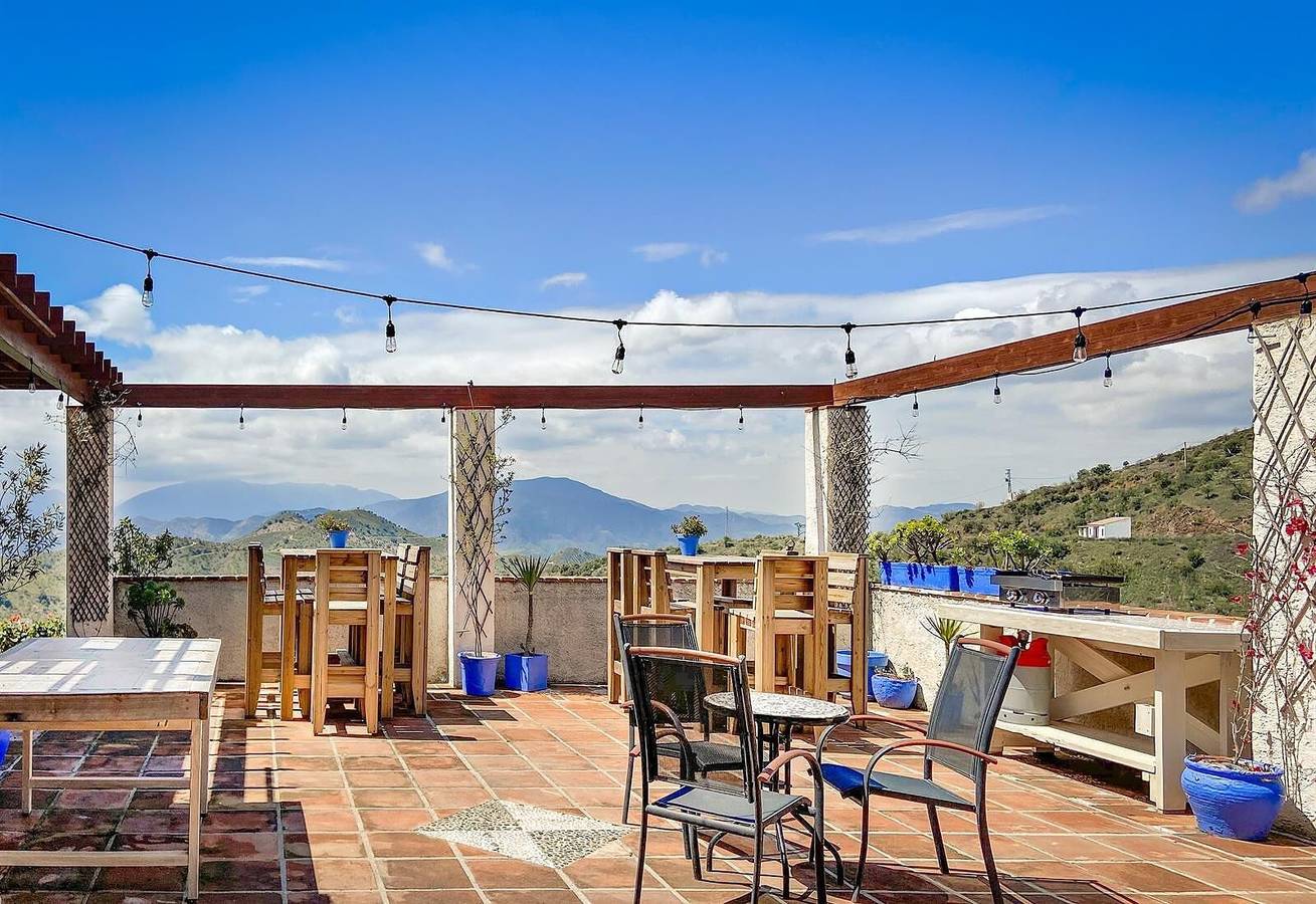 Ganze Wohnung, Apartment „Finca Las Nuevas Casa Maria“ mit Bergblick, Pool, Whirlpool, Wlan, Terrasse und Garten in Álora, Málaga Provinz