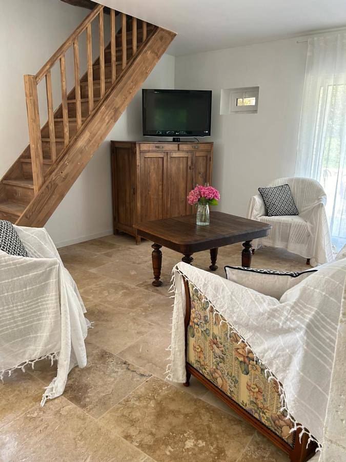 Location de vacances pour 10 personnes, avec vue ainsi que jardin et piscine à Trélissac - 2