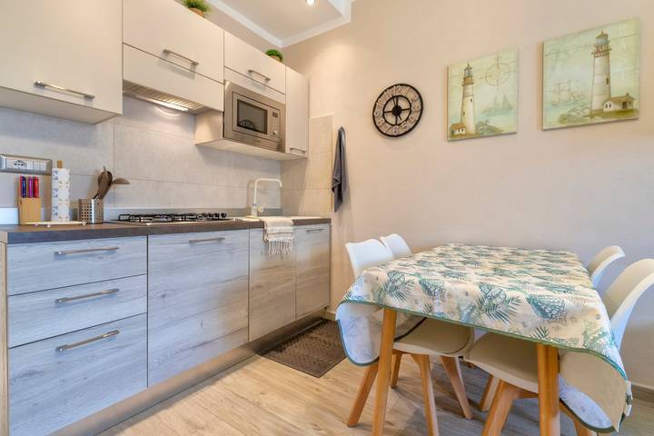 Entire apartment, Apartment 'Alghero Via Lido' with Shared Pool and Air Conditioning in Spiaggia di Maria Pia (Alghero), Alghero