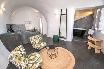 Villa With Pool for 2 People in Finikia, Santorini, Photo 3