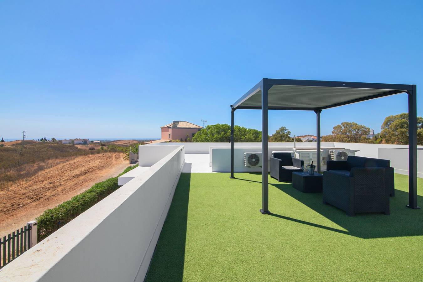 Villa 'Sunrise House' con vistas al mar, Wi-Fi y aire acondicionado in Tavira (Santa Maria), Distrito de Faro